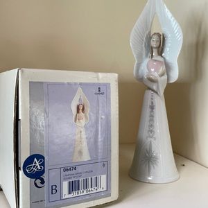 Boxed lladro SOUNDS OF LOVE. Mint condition